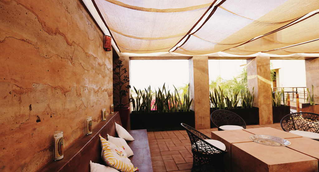 3muros-rammed-earth-Todos-Santos-Baja-a10studio-terraza-interior-04